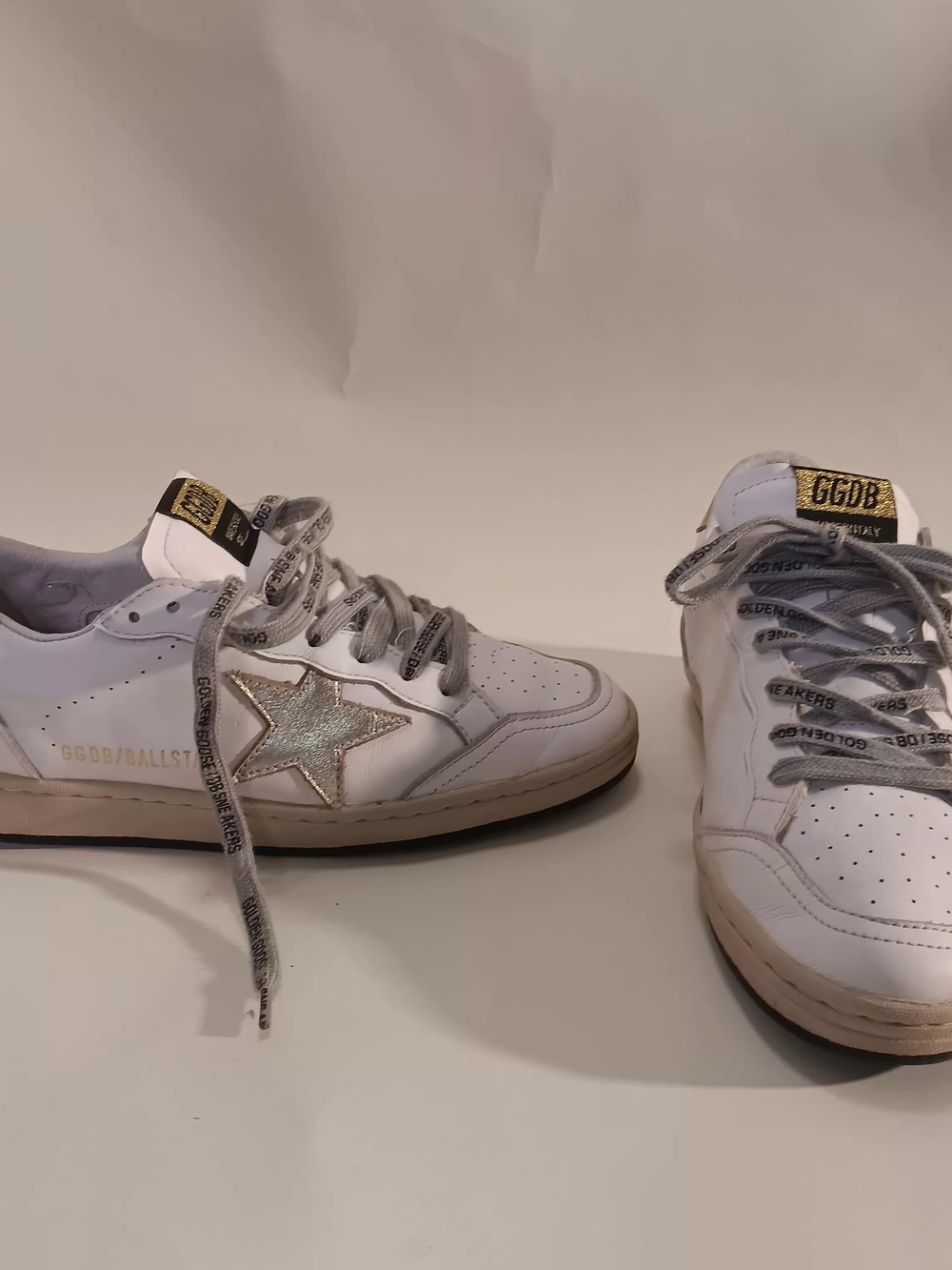 Golden Goose White Leather Sneaker With Damaged  (  Pic 3 )